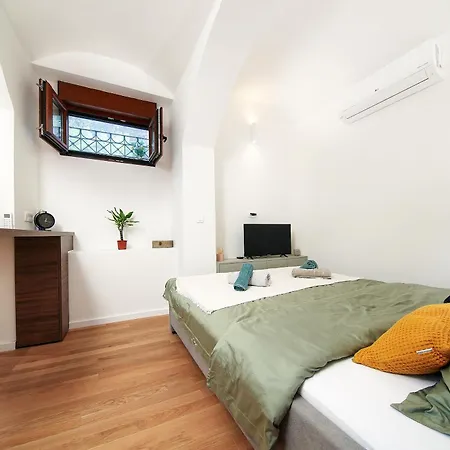 La Verita 1 St Line With Garden Opatija